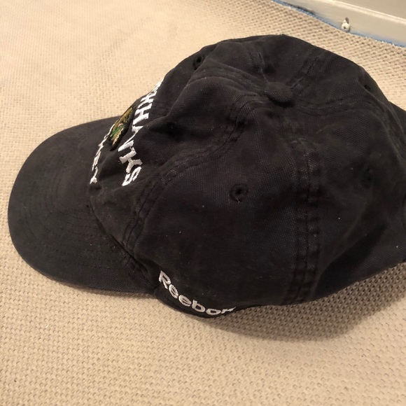 BLACKHAWKS HOCKEY CAP ONE SIZE BY REBOCK - Picture 2 of 6